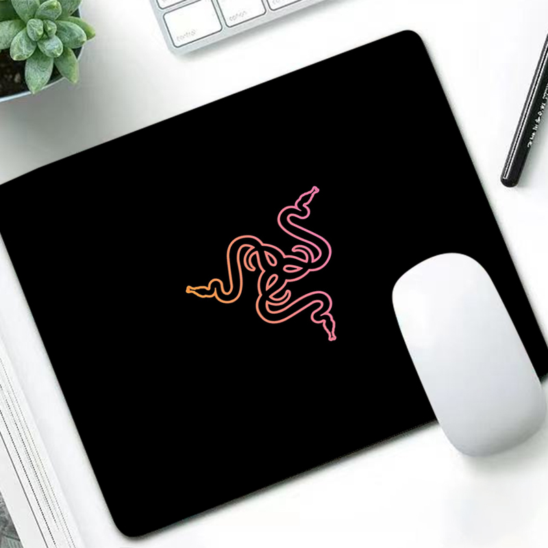 Desk Setup Ergonomic - Razer 高級マウスパッド アニメ ゲーマー デスクマット PC