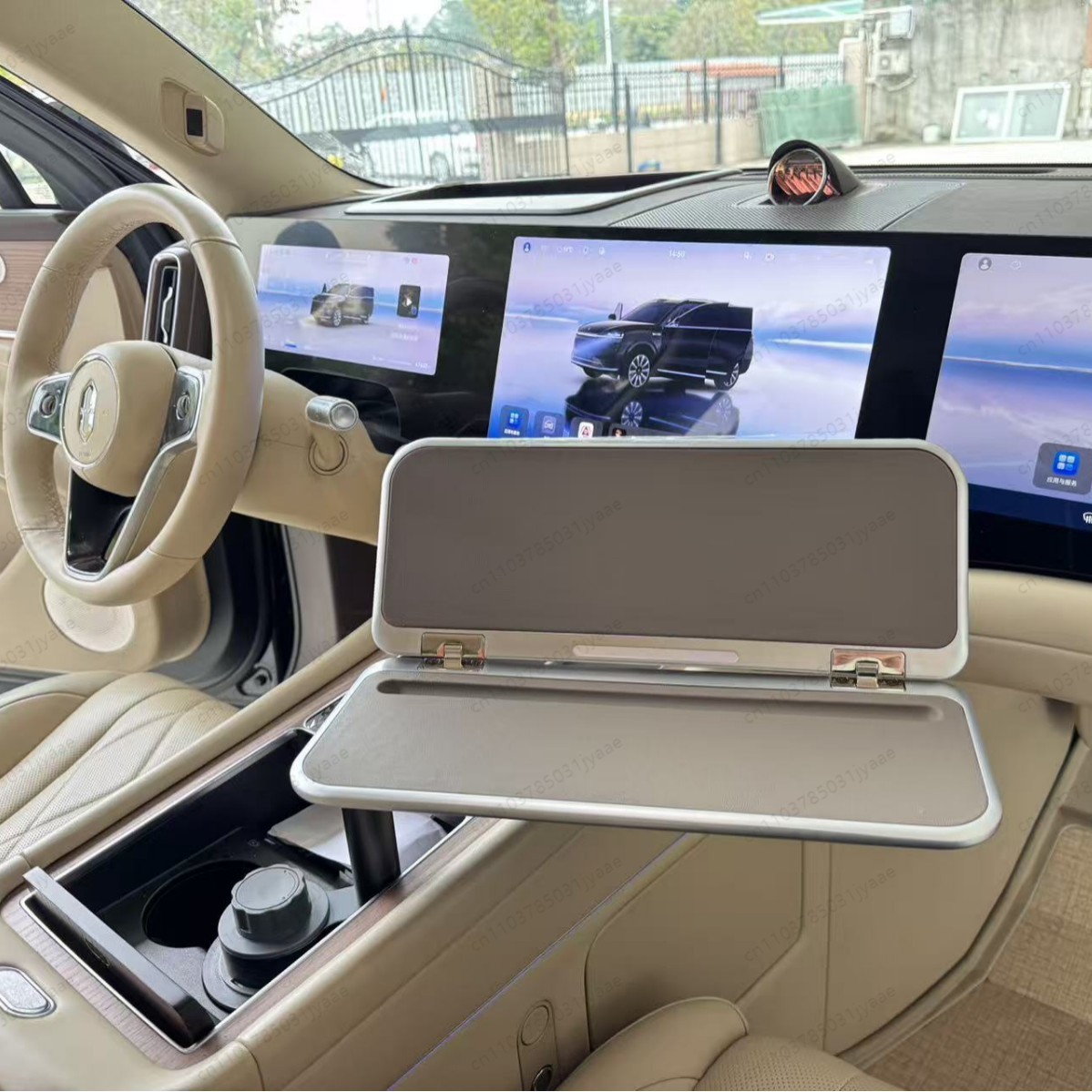 新型車用折りたたみ式トレイテーブル、後部座席運転者向けポータ - Desk Setup Maker のレビューと価格